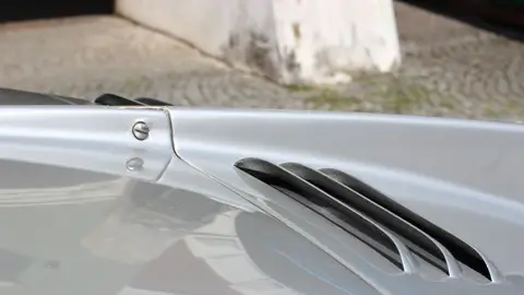 File:Tatra 87 air duct (Foto Hilarmont).JPG