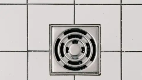 Stainless Steel Cover of Drain in Modern Shower
