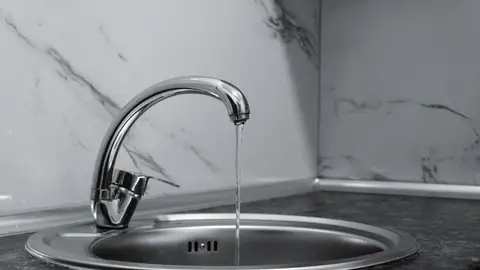 Modern Chrome Kitchen Faucet with Running Water
