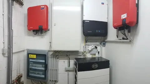 2021-10-15 PV system with storage in single-family home